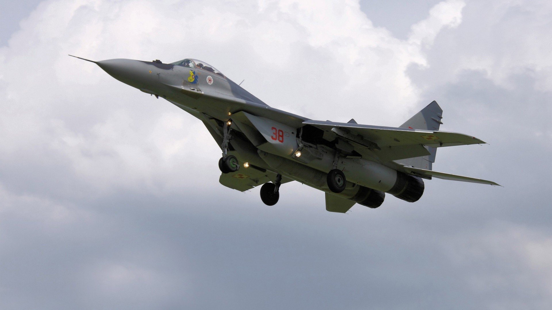 锋线是否承担部分中场调度任务提升空间利用率，锋线定义